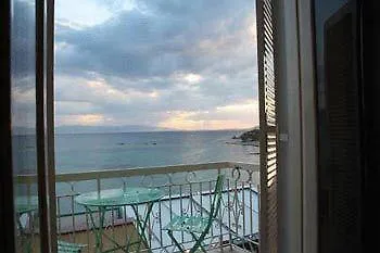 Hotel Plaza Aegina
